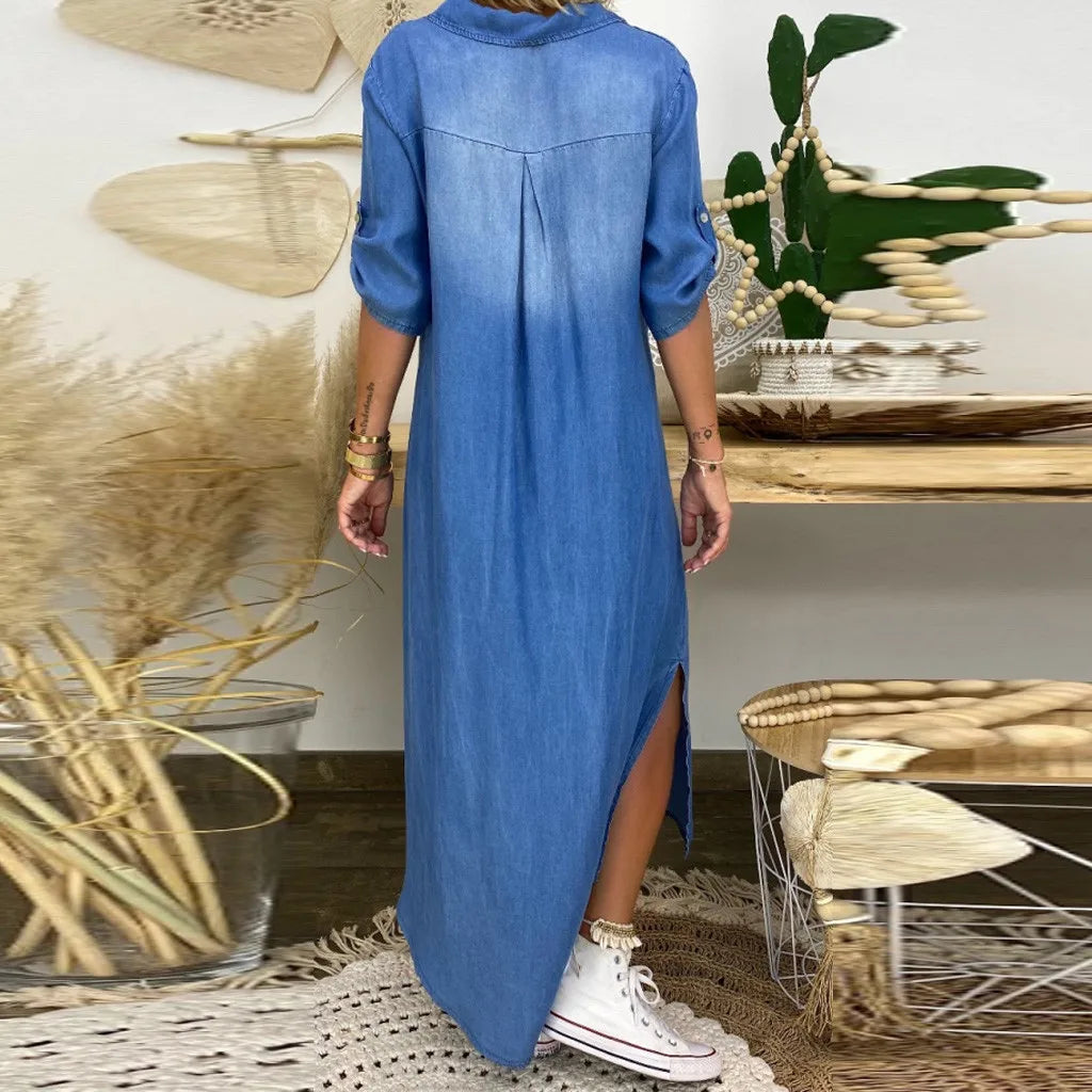 Quvorn™ | Lea Lång klänning i jeanslook med slits på sidan
