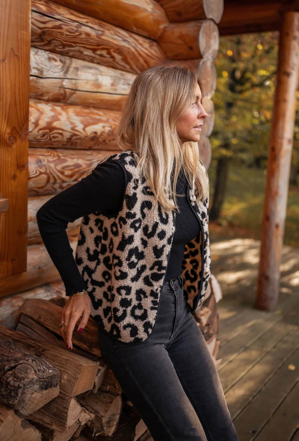 Quvorn™| Astrid Den leopardstickade västen