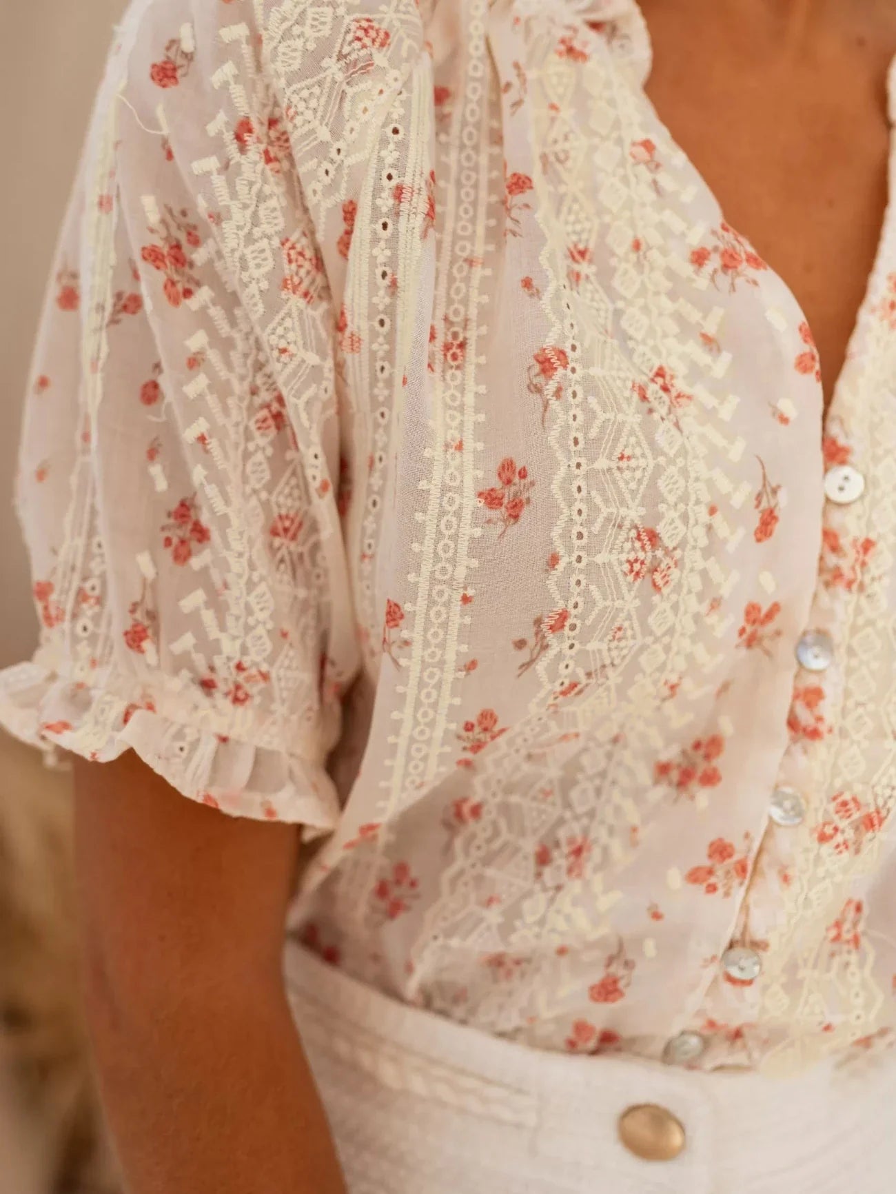 Quvorn™| Elina Blomman Blus